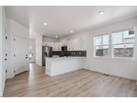 22363 E 6th Pl, Aurora, CO 80018 photo 9