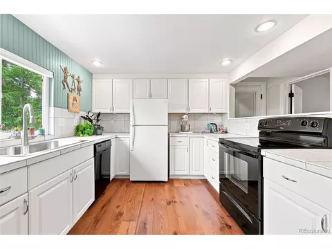 Kitchen - 24877 Red Cloud Dr, Conifer, CO 80433 photo 3 of 3