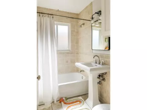 Bath - 2670 Grape St, Denver, CO 80207 photo 4 of 4