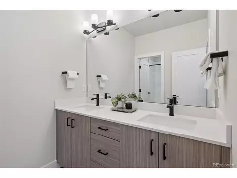 Bath - 21642 E 60th Ave, Aurora, CO 80019 photo 4 of 4