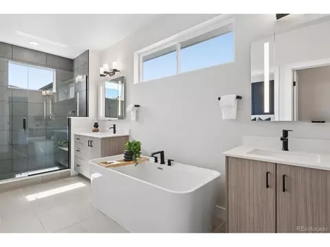 Bath - 21642 E 60th Ave, Aurora, CO 80019 photo 3 of 4