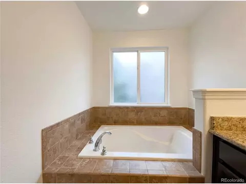 Bath - 745 Mount Massive St, Berthoud, CO 80513 photo 4 of 7