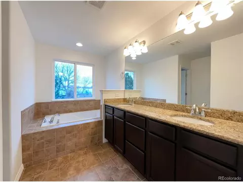 Bath - 745 Mount Massive St, Berthoud, CO 80513 photo 2 of 7