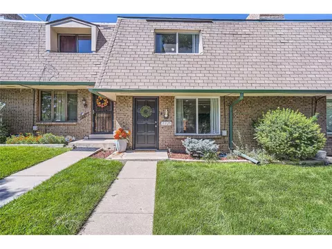 7725 W Glasgow Pl, Littleton, CO 80128