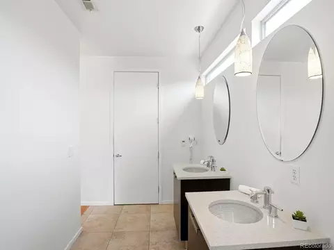 Bath - 471 24th St, Denver, CO 80205 photo 4 of 7