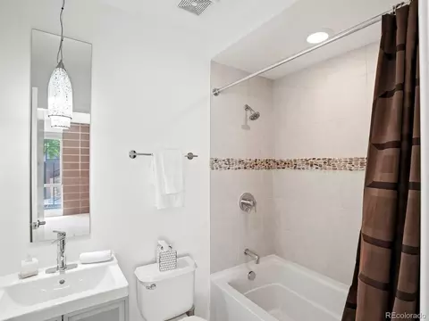 Bath - 471 24th St, Denver, CO 80205 photo 7 of 7