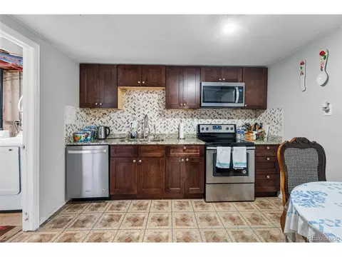 Kitchen - 14990 E 10th Ave, Aurora, CO 80011 photo 4 of 5