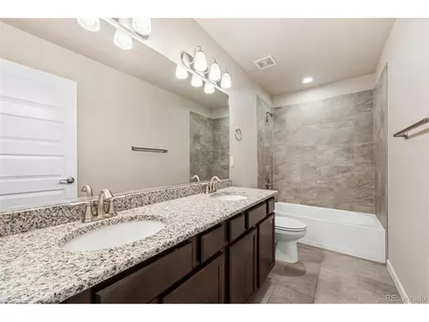 Bath - 5562 Clarence Dr, Windsor, CO 80550 photo 2 of 5
