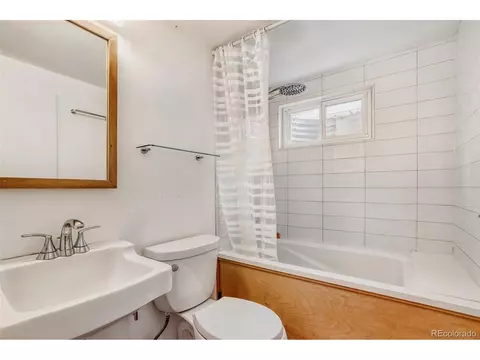 Bath - 405 S 43rd St, Boulder, CO 80305 photo 2 of 2