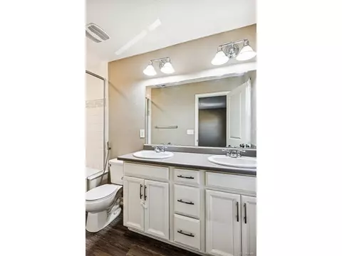 Bath - 21832 E Quincy Cir, Aurora, CO 80015 photo 2 of 3
