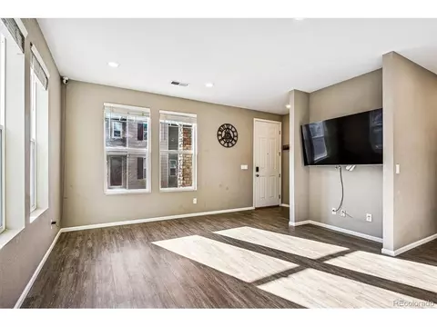 Living - 21832 E Quincy Cir, Aurora, CO 80015 photo 3 of 4