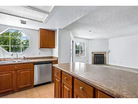 Kitchen - 12583 E Pacific Cir #D, Aurora, CO 80014 photo 7 of 8