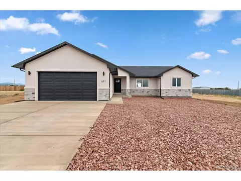 611 E Fredonia Dr, Pueblo West, CO 81007