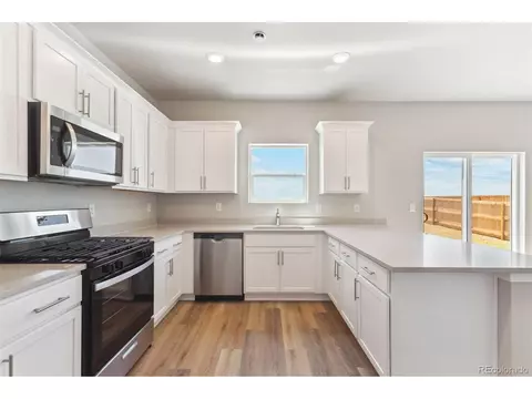 Kitchen - 48165 Shetland Dr, Bennett, CO 80102 photo 3 of 5