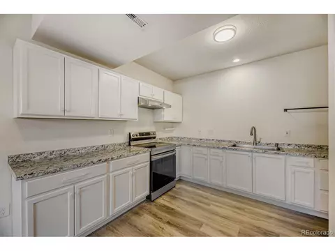 Kitchen - 19121 E Pacific Pl, Aurora, CO 80013 photo 4 of 4