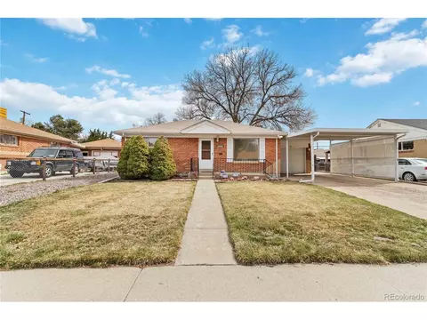 6900 Avrum Dr, Denver, CO 80221