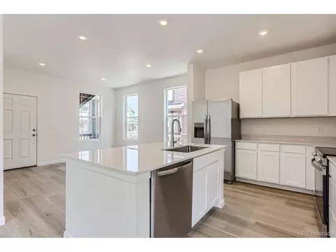 550 Aspen Ave, Bennett, CO 80102 photo 4