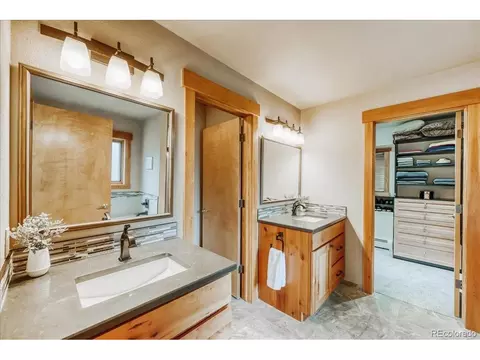 Bath - 27 Montane Ct, Dillon, CO 80435 photo 2 of 5