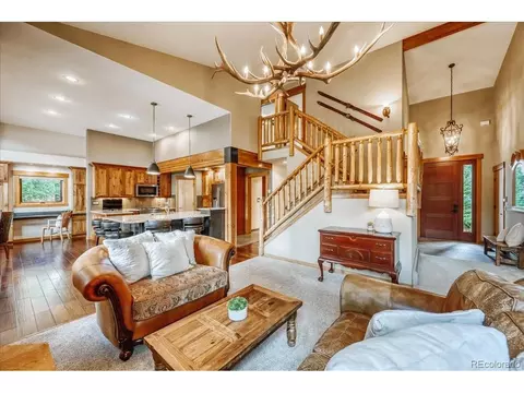 Living - 27 Montane Ct, Dillon, CO 80435 photo 2 of 5
