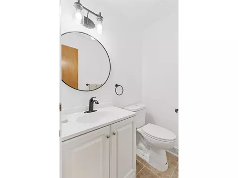 Bath - 8484 E Radcliff Ave, Denver, CO 80237 photo 3 of 5