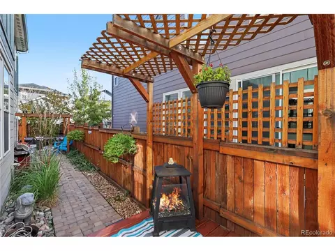 Exterior - 11229 E 25th Dr, Aurora, CO 80010 photo 3 of 8