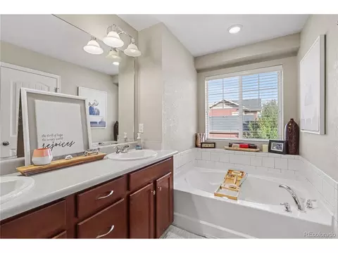 Bath - 11229 E 25th Dr, Aurora, CO 80010 photo 3 of 4