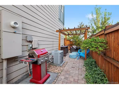 Exterior - 11229 E 25th Dr, Aurora, CO 80010 photo 4 of 8