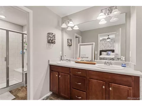 Bath - 11229 E 25th Dr, Aurora, CO 80010 photo 2 of 4