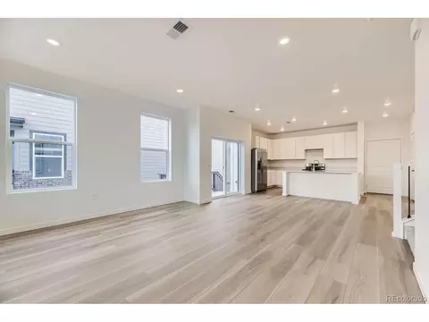 630 Aspen Ave, Bennett, CO 80102 photo 2