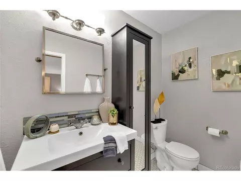 Bath - 1259 Harrison Ct, Boulder, CO 80303 photo 2 of 5