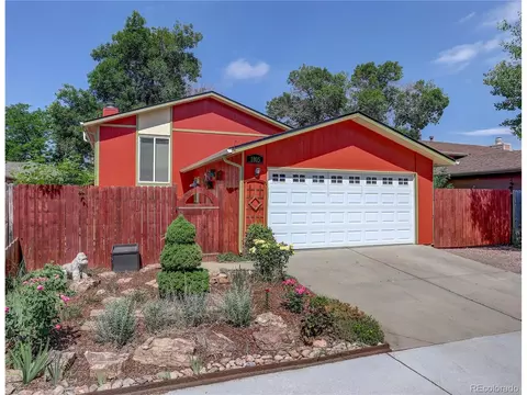 1805 Lincoln Dr, Longmont, CO 80501
