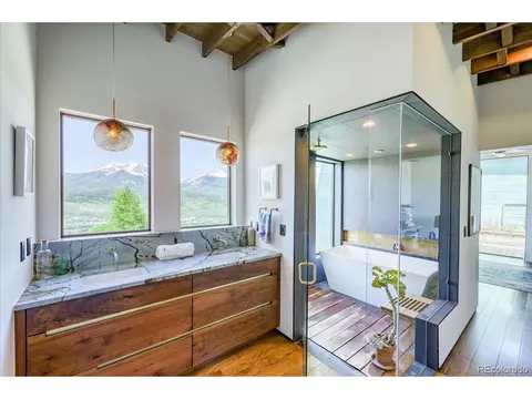 Bath - 421 Z Rd, Silverthorne, CO 80498 photo 2 of 7
