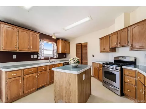 1258 S Split Rock Rd, Bennett, CO 80102 photo 11