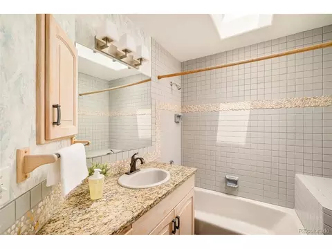 Bath - 1127 Juniper Ave, Boulder, CO 80304 photo 4 of 7