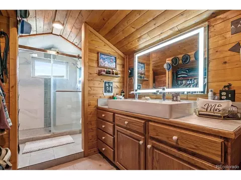 Bath - 93 Cooper Dr, Dillon, CO 80435 photo 2 of 3