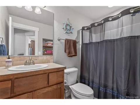 Bath - 884 Cliffrose Way, Windsor, CO 80550 photo 3 of 4