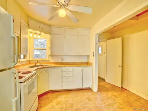 Kitchen - 140 E 5th Ave, Longmont, CO 80504 photo 2 of 4