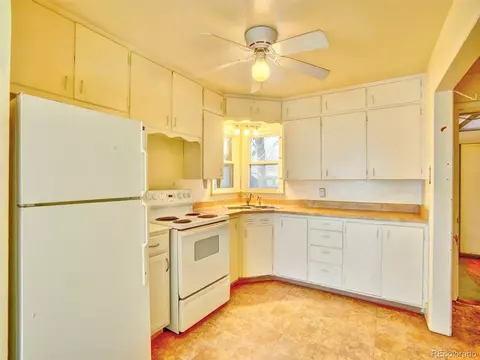 Kitchen - 140 E 5th Ave, Longmont, CO 80504 photo 3 of 4