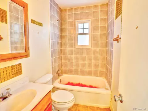 Bath - 140 E 5th Ave, Longmont, CO 80504 photo 1 of 1