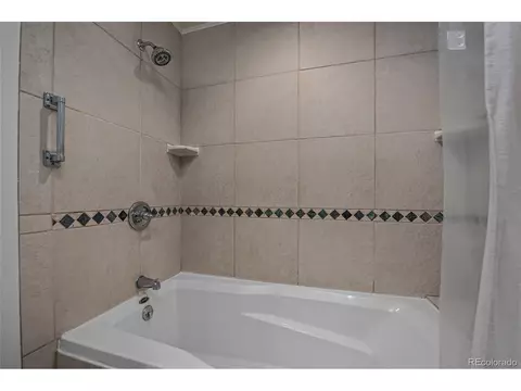Bath - 2881 Springdale Ln, Boulder, CO 80303 photo 3 of 4