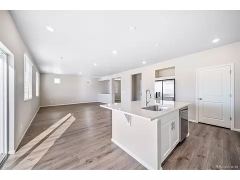 22302 E 38th Pl, Aurora, CO 80019 photo 9