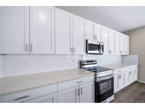 22302 E 38th Pl, Aurora, CO 80019 photo 6