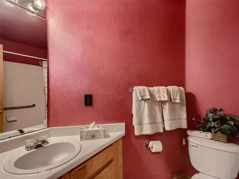 4934 Eureka Ct, Denver, CO 80239 photo 22