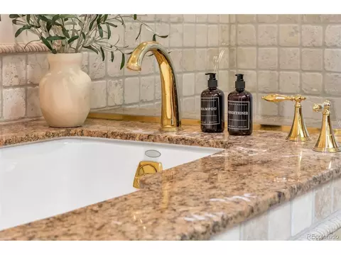 Bath - 400 E 3rd Ave #1004, Denver, CO 80203 photo 2 of 7