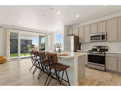 27524 E 10th Dr, Aurora, CO 80018 photo 4