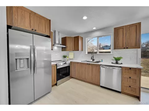 4574 Eureka Ct, Denver, CO 80239 photo 9