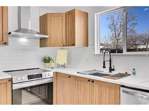 4574 Eureka Ct, Denver, CO 80239 photo 10