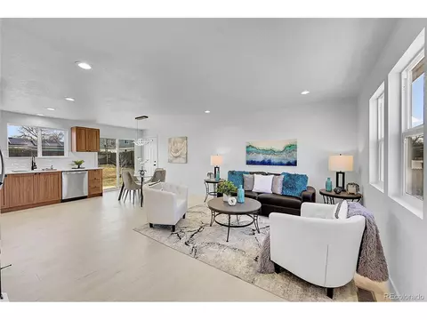 4574 Eureka Ct, Denver, CO 80239 photo 4