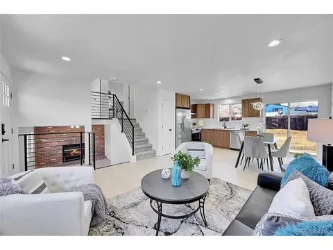 4574 Eureka Ct, Denver, CO 80239 photo 5