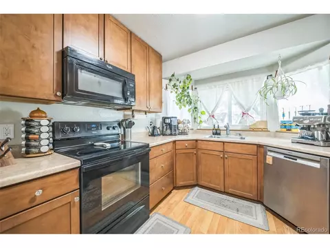 4692 Duluth Ct, Denver, CO 80239 photo 8